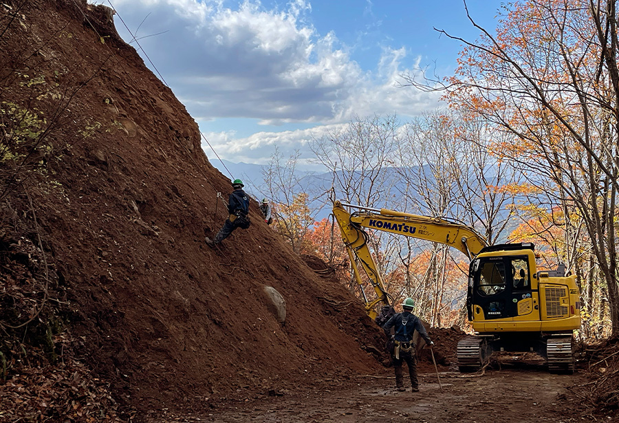 飛建工RK-2号　地方創生道整備推進交付金事業　林道安峰線法面改良工事